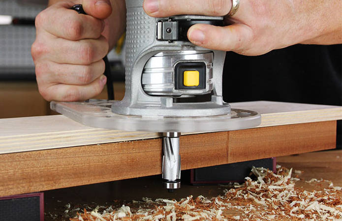 These large-diameter flush trim router bits use compression spiral cutting geometry to produce clean cuts in thick stock, figured hardwood or delicate veneers