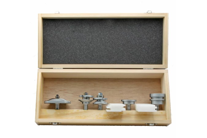 This kitchen cabinet router bit set includes all the cutters you need to make custom kitchen cabinet doors
